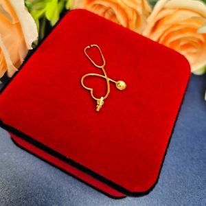 18k gold Steth pendant